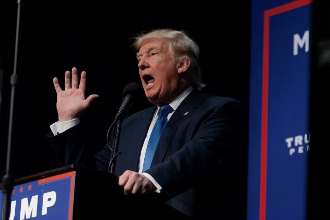 Trump coloca custos de tropas na mesa em negociações comerciais com a Ásia