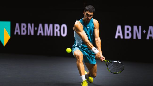 Carlos Alcaraz vinga Nadal em sua estreia no Aberto de Roterdã
