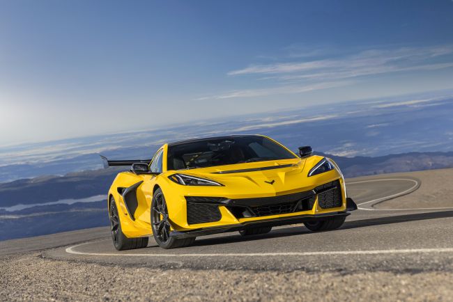 O Corvette ZR1 2025 da Chevrolet contará com o motor V8 americano mais potente de todos os tempos