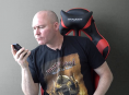 Ator de Victor Vran e Geralt pergunta a Siri como matar dem&oacute;nios