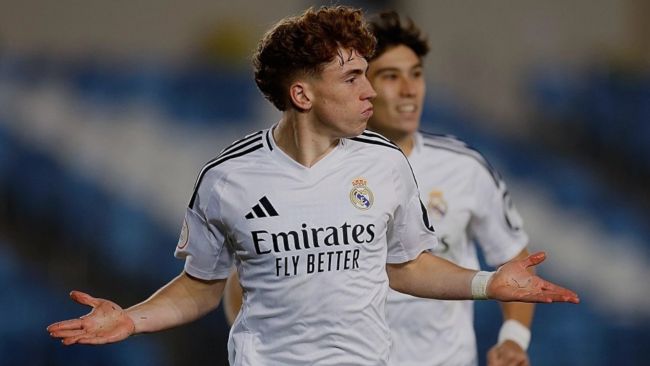 Estreante do Real Madrid sofre assédio online após perder um chute no El Clásico contra o Barcelona