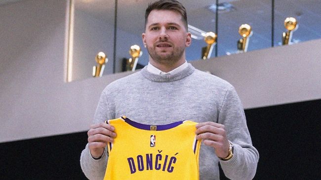 Luka Dončić diz que é um sonho tornado realidade jogar ao lado de LeBron, mas "foi muito difícil no começo"