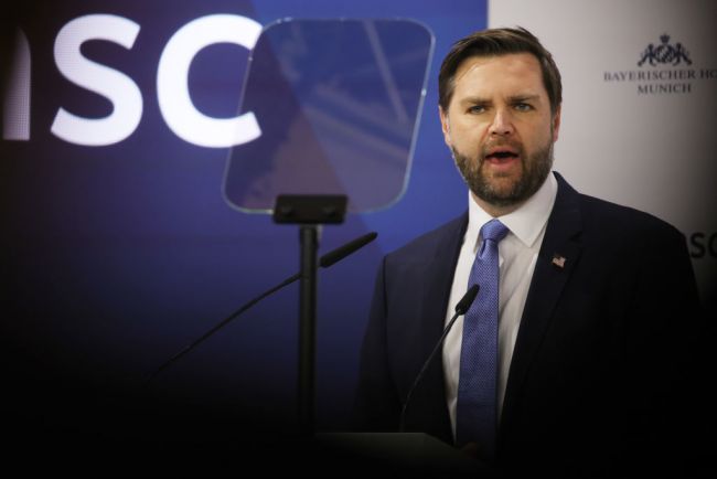 JD Vance critica a Europa por censurar a liberdade de expressão