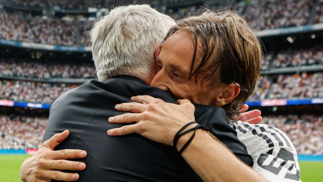 Reviva a homenagem emocionante de Luka Modrić e Carlo Ancelotti ao se despedirem do Real Madrid