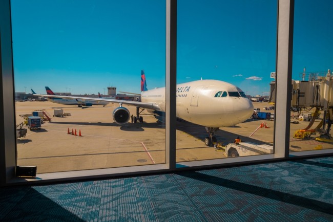 Estados Unidos ordenam reduções de voos devido à paralisação do governo