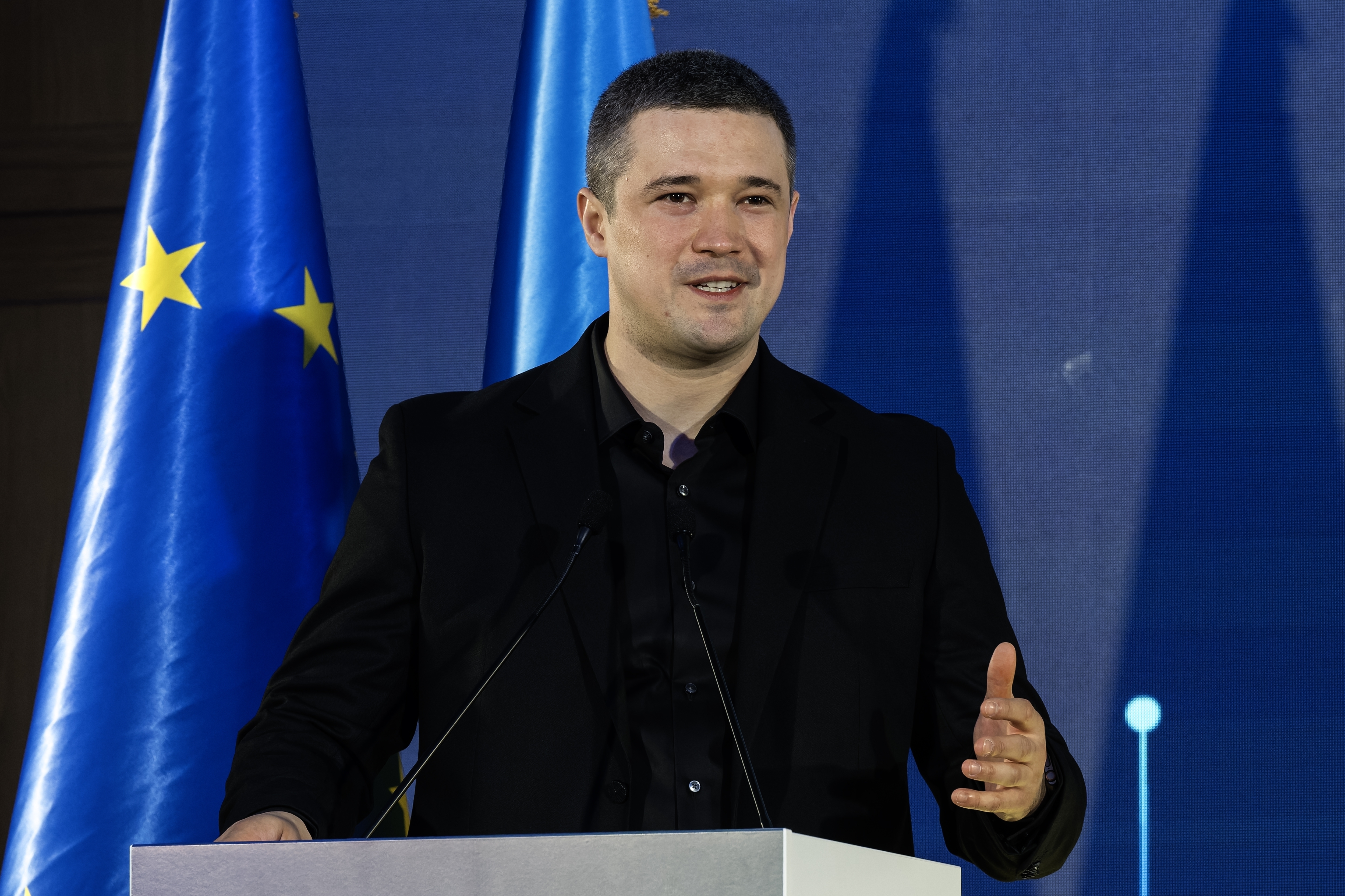 Ex-ministro da Defesa pretende desafiar Volodymyr Zelensky pela presidência da Ucrânia