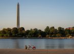 O US National Park Service afirma que o revestimento da Piscina Refletora de Washington D.C. foi cortado por uma faca afiada ou navalha