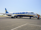 A companhia a&eacute;rea Ryanair est&aacute; sendo investigada por cobrar um extra para que os pais possam sentar ao lado dos filhos