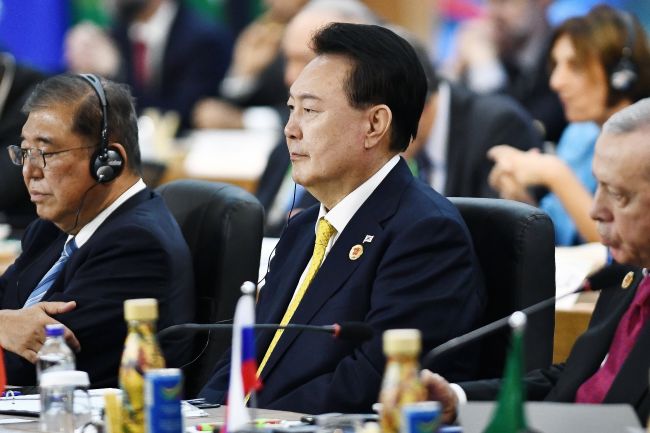 Tribunal sul-coreano cancela mandado de prisão para presidente Yoon