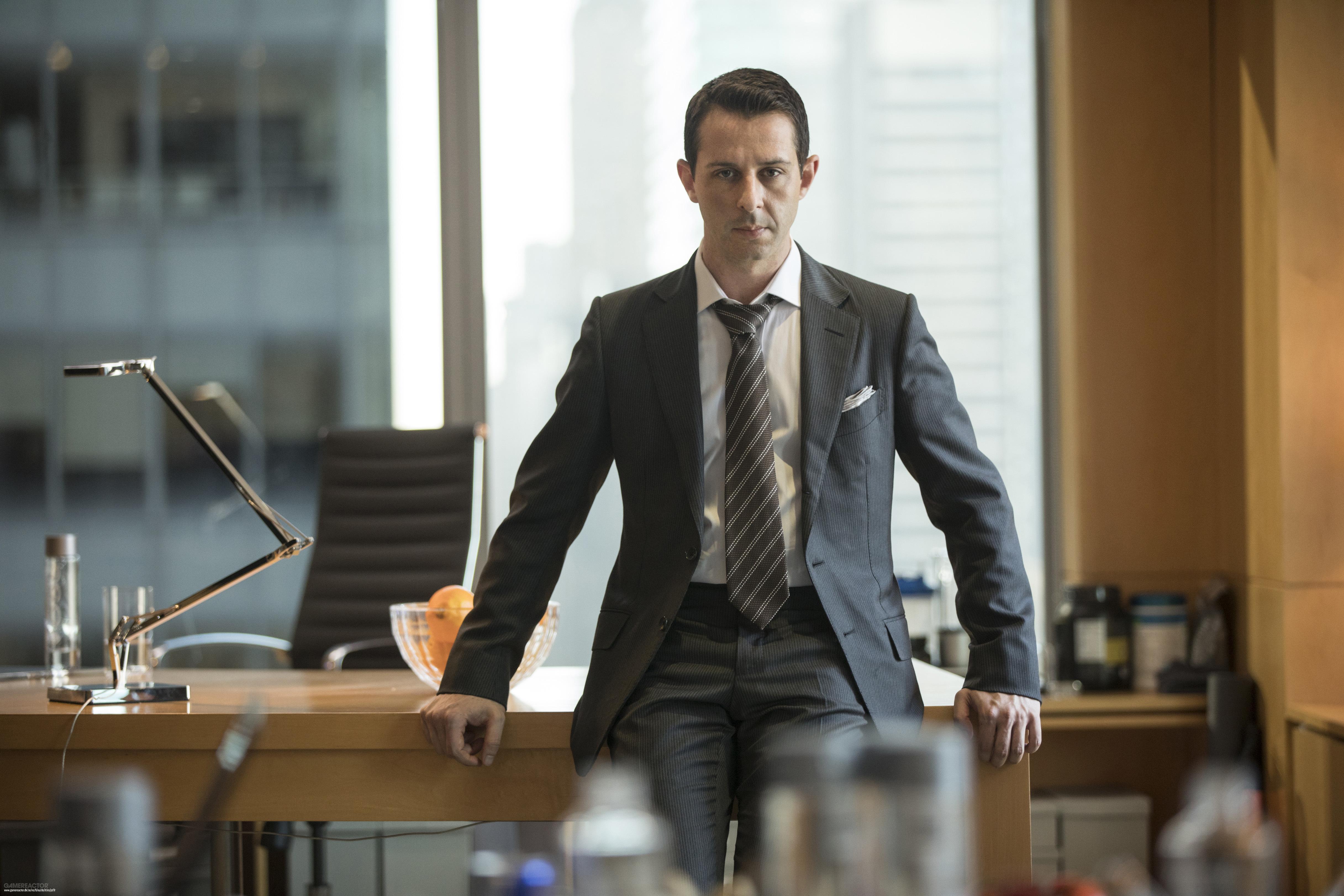 Jeremy Strong provavelmente substituirá Jesse Eisenberg na sequência de The Social Network
