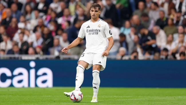 O zagueiro do Real Madrid, Raúl Asencio, vaiado por seu envolvimento na difusão de um vídeo sexual
