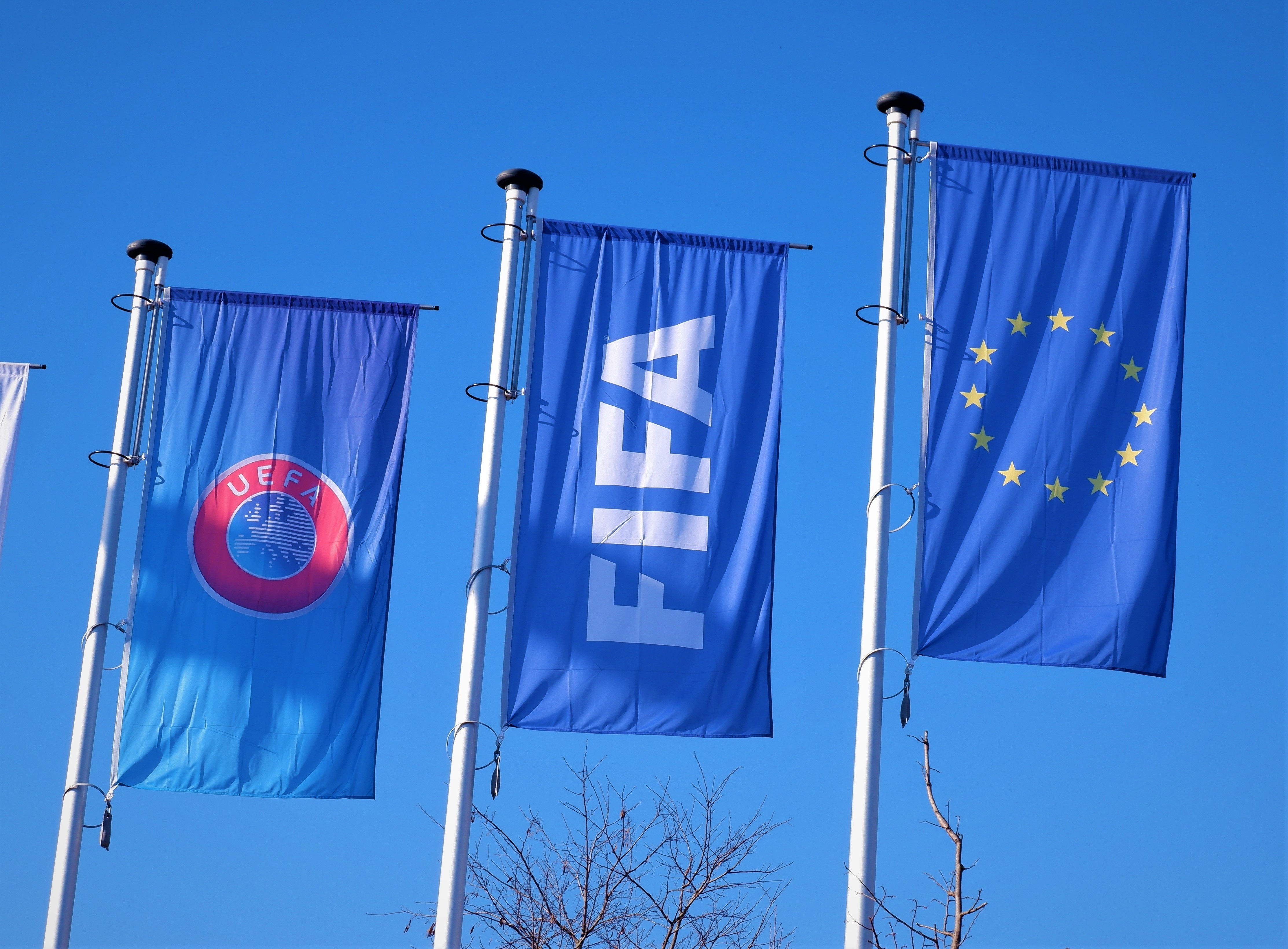 A UEFA mantém boicote à Copa do Mundo, pois a FIFA não cumpriu as condições e aumenta a pressão sobre Infantino
