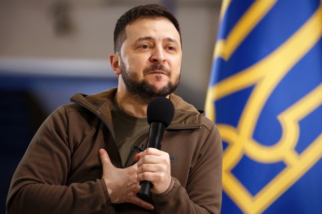 Volodymyr Zelensky: Dê armas nucleares à Ucrânia