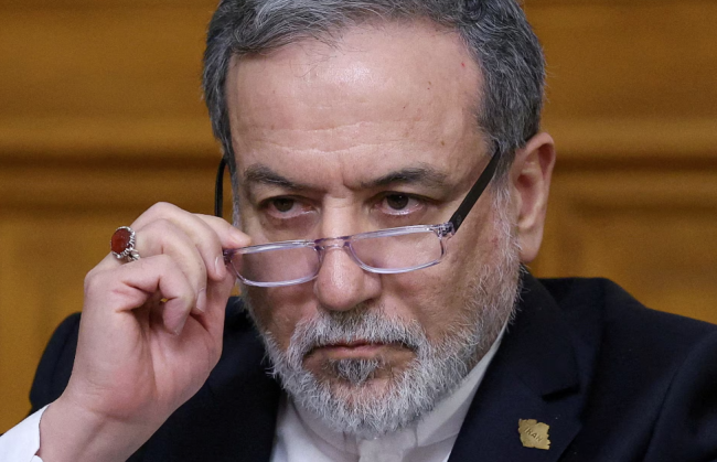 Abbas Araqchi, do Irã, busca liderar as negociações nucleares por meio de "negociações contínuas e persistentes"