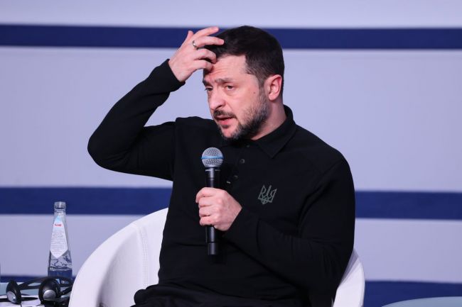Zelensky rejeita negociações secretas de paz e pede a criação de um exército europeu