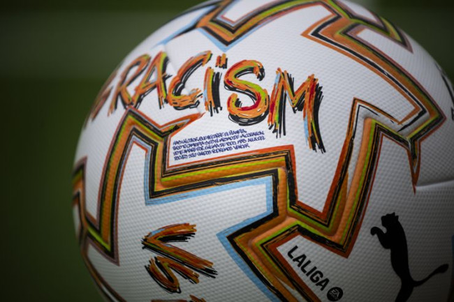 Os jogos da LaLiga neste fim de semana vão usar uma bola especial contra o racismo