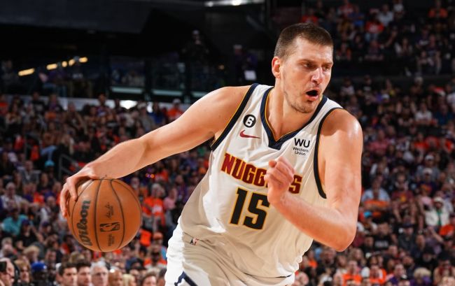 Nikola Jokić quebra um novo recorde da NBA com o melhor desempenho da carreira... que acabou em derrota