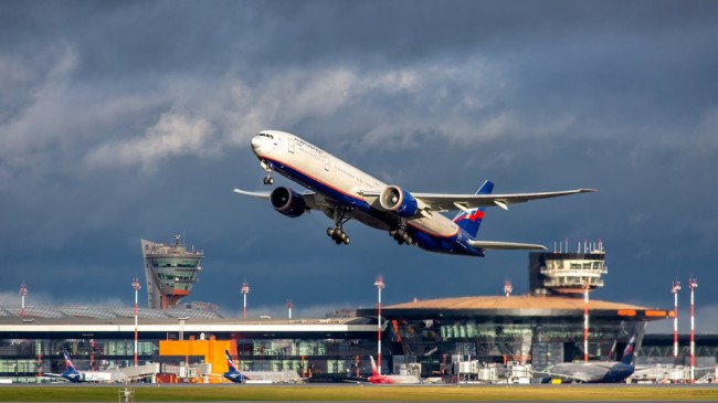 Rússia derruba dois drones se aproximando de Moscou, aeroportos interrompem temporariamente voos