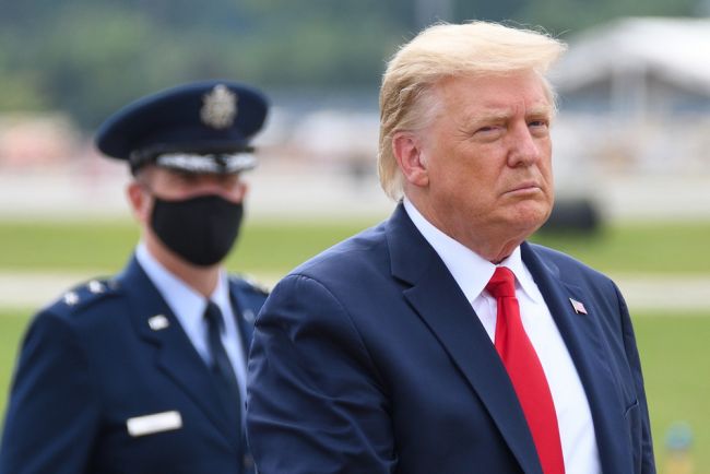 Administração Trump revive debate sobre vazamento de laboratório com novo site COVID
