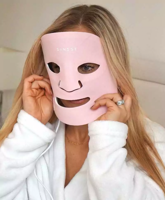 O que são máscaras faciais de LED e por que elas são a última tendência de cuidados com o rosto?