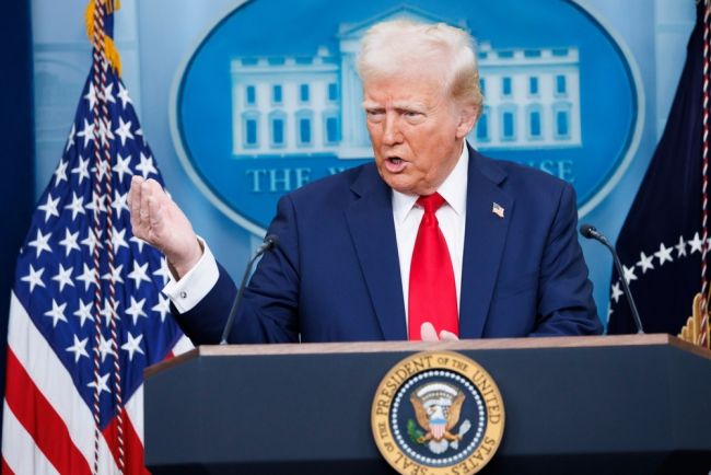 Trump pede ao Irã que chegue a um acordo após ataques israelenses ao Irã