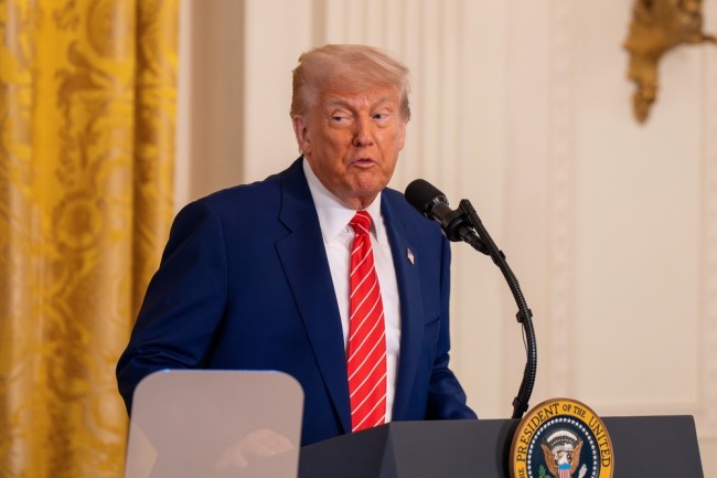 Trump reage à violação da Polônia por drones russos: "Aqui vamos nós!"