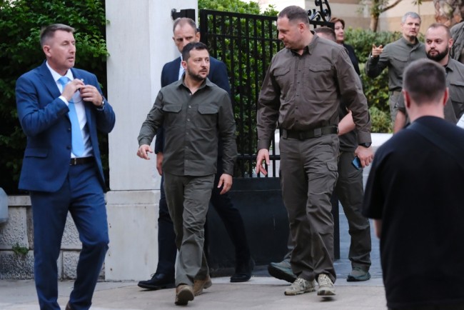 O principal assessor de Zelensky renuncia após buscas anticorrupção em sua casa