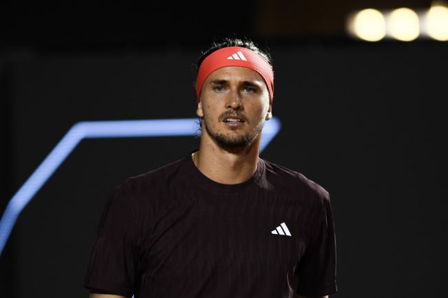 Alexander Zverev é chamado de "espancador de esposa" por espectador durante partida de tênis em Munique