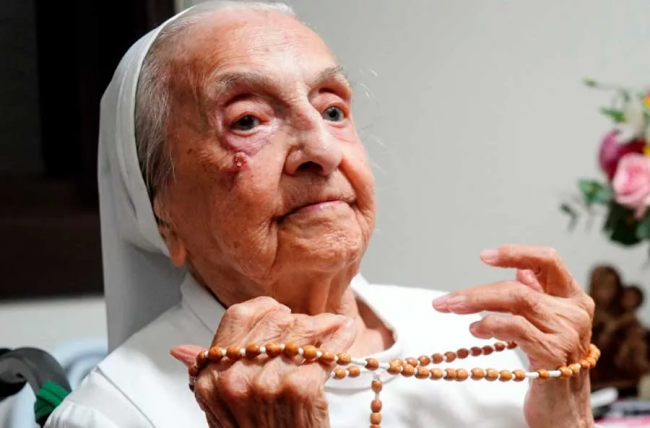 Freira brasileira Inah Canabarro, a pessoa mais velha do mundo, morre aos 116 anos