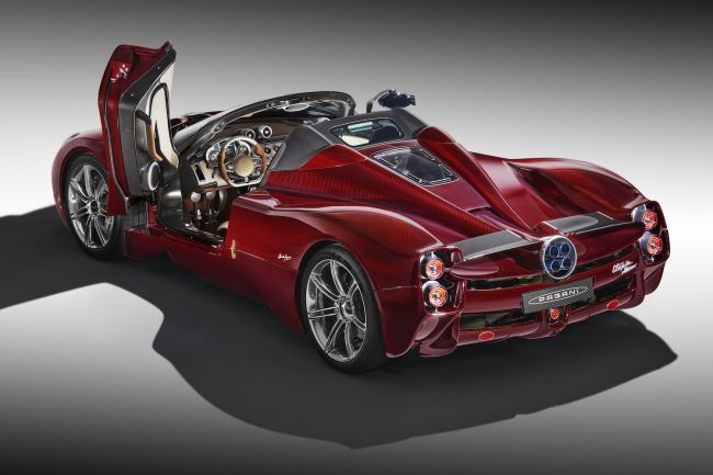 Pagani revela um roadster com motor V12