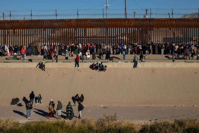 Governo Trump pede à Suprema Corte que suspenda proteções para migrantes venezuelanos