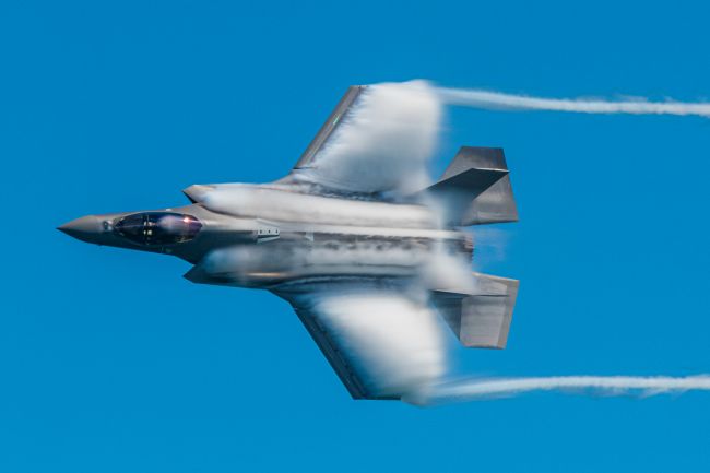 F-35 da Dinamarca interceptam aeronaves russas em primeira missão operacional