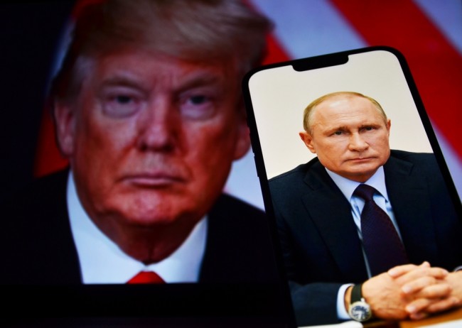Trump e Putin conversam antes da visita de Zelensky a Washington
