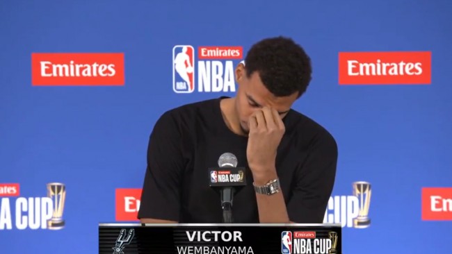 Victor Wembanyama se emociona após jogar a NBA Cup horas depois de sua avó ter falecido