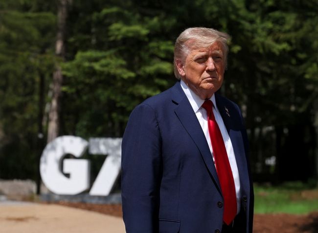 Trump interrompe negociações comerciais com o Canadá por causa de disputa tributária digital