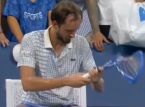Daniil Medvedev recebe multa enorme ap&oacute;s explos&atilde;o no US Open, quase metade de seu pr&ecirc;mio em dinheiro