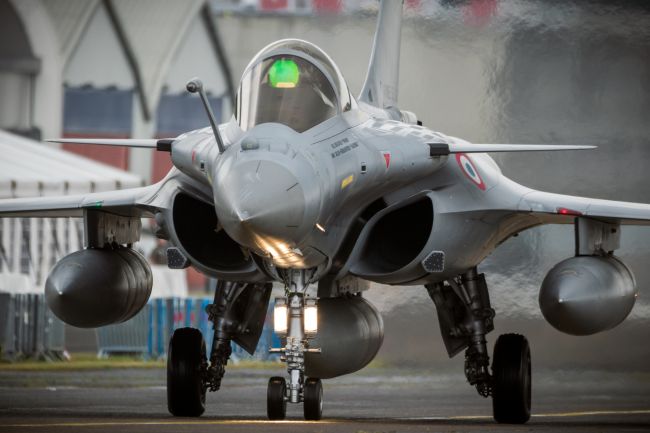 França considera mudança de caças americanos para europeus