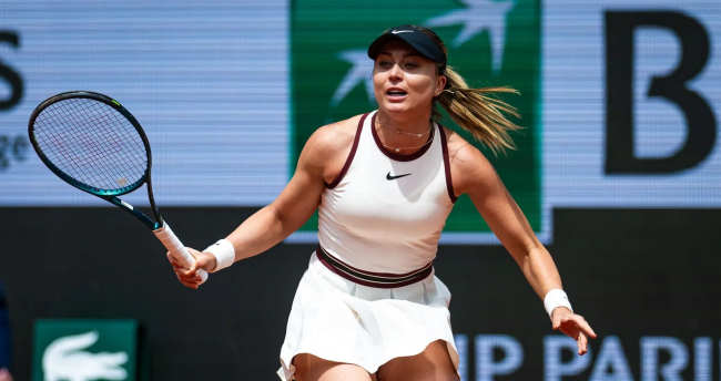Paula Badosa supera meses de dor e ganha retorno emocionante em Roland Garros