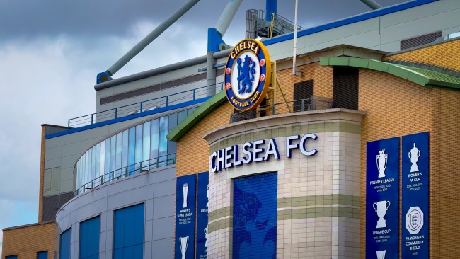 Chelsea acusado de 74 violações de regulamentos pela Associação de Futebol, o clube responde
