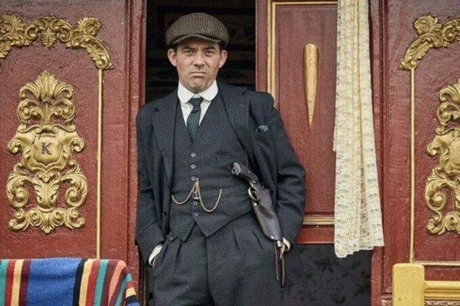 Charlie e Johnny Dogs retornarão na próxima série Peaky Blinders 