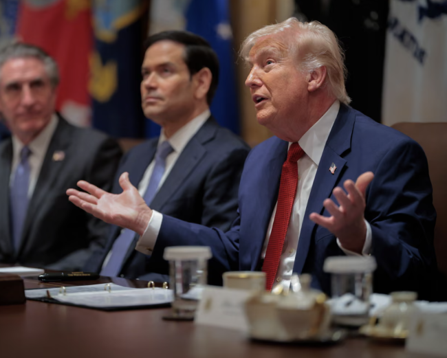 Trump adia o prazo para o Irã abrir o estreito de Ormuz em 10 dias
