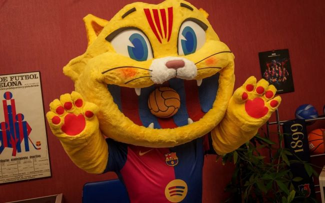 FC Barcelona apresenta novo mascote, mas não trouxe muita sorte