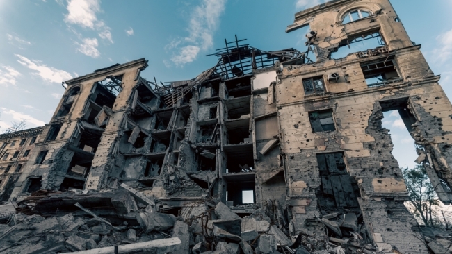 Rússia lança ataques aéreos generalizados na Ucrânia enquanto Putin visita a China