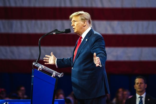 Trump ameaça impor tarifas de 30% sobre importações da União Europeia e do México