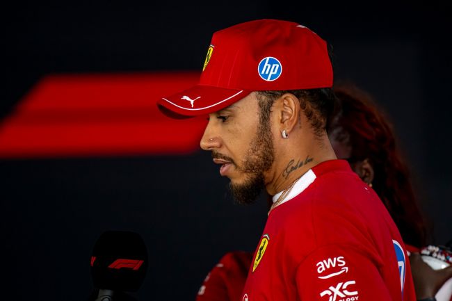 Culpa de Lewis Hamilton faz com que ele troque de lugar com Fernando Alonso no GP de Cingapura