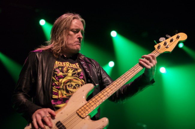 Ace Frehley, guitarrista do Kiss, morre aos 74 anos