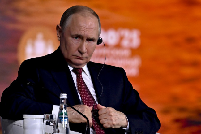 Putin pede aos oligarcas que financiem o orçamento de defesa da Rússia