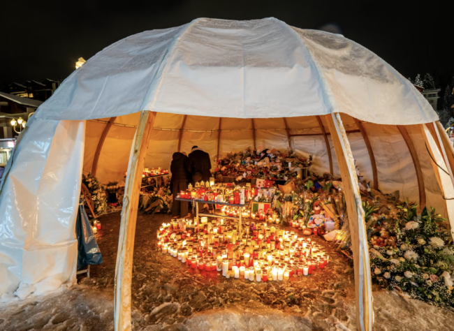 Memorial para vítimas de incêndio em bar suíço pega fogo em Crans-Montana