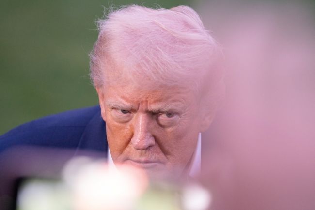 Trump restabelece proibição de viagens em meio a pressão de segurança