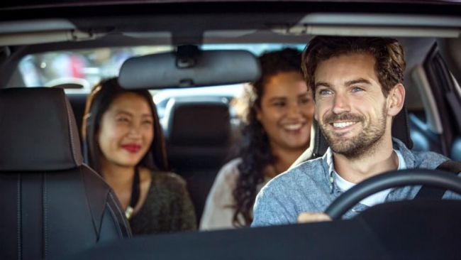 O chefe do Uber quer que você espere um pouco mais e faça um passeio de carro elétrico